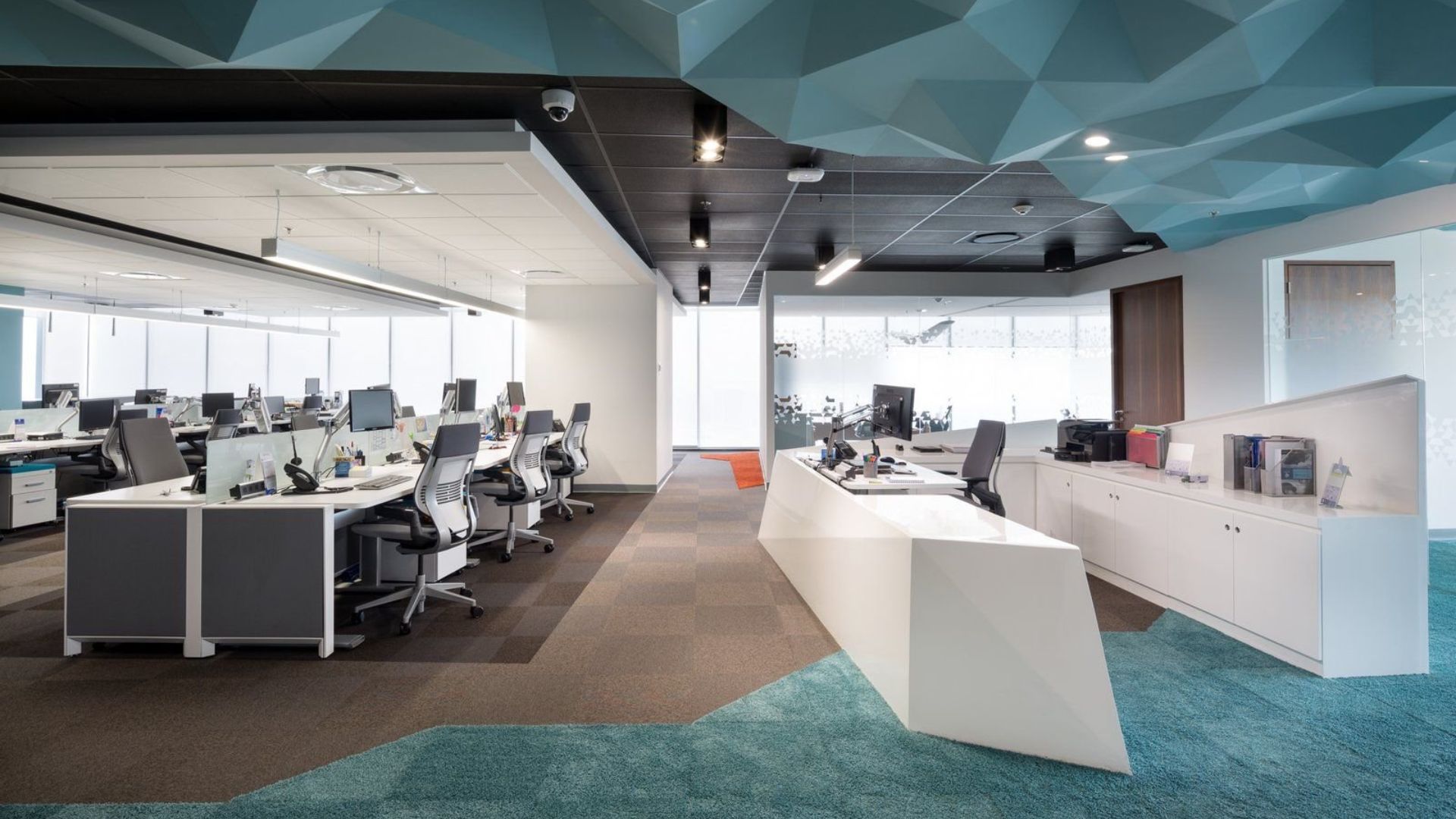 How Do Office Interior Design Companies Ensure a Stress-Free Renovation?